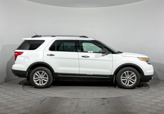 Подержанный автомобиль Ford Explorer 2014 года (4 фото)