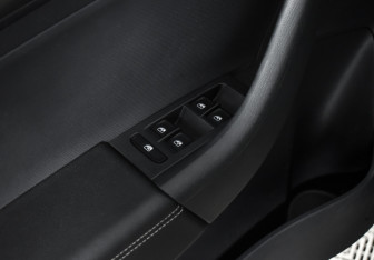 Подержанный автомобиль Skoda Rapid Liftback 2017 года (10 фото)
