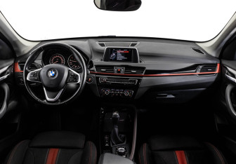 Подержанный автомобиль BMW X1 2017 года (10 фото)