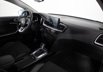 Подержанный автомобиль Kia Ceed Hatchback 2019 года (19 фото)