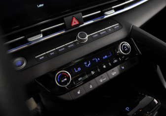 Подержанный автомобиль Hyundai Elantra Sedan 2024 года (15 фото)