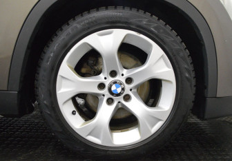 Подержанный автомобиль BMW X1 2012 года (9 фото)