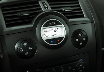 Подержанный автомобиль Renault Megane Sedan 2008 года (16 фото)