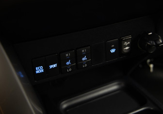 Подержанный автомобиль Toyota RAV4 2016 года (18 фото)