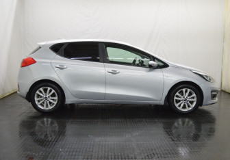 Подержанный автомобиль Kia Ceed Hatchback 2017 года (4 фото)