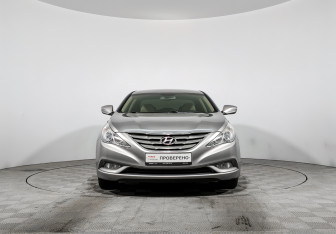 Подержанный автомобиль Hyundai Sonata 2011 года (2 фото)