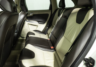 Подержанный автомобиль Volvo XC60 2012 года (10 фото)