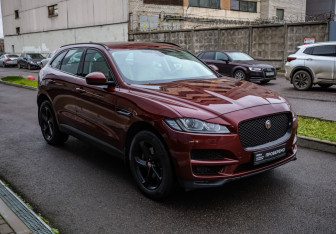 Подержанный автомобиль Jaguar F-Pace 2017 года (3 фото)