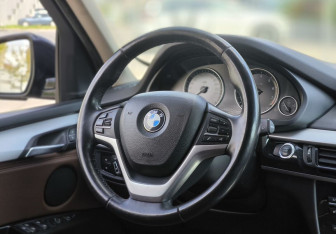 Подержанный автомобиль BMW X5 2014 года (15 фото)