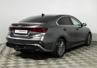 Подержанный автомобиль Kia Cerato Sedan 2022 года (5 фото)