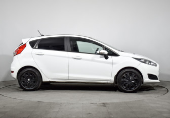 Подержанный автомобиль Ford Fiesta Hatchback 2017 года (4 фото)