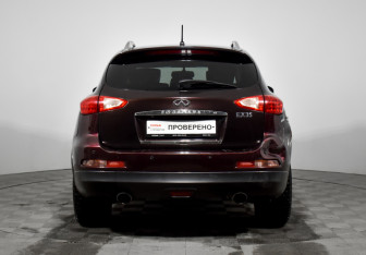 Подержанный автомобиль Infiniti EX 2008 года (5 фото)