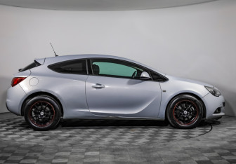 Подержанный автомобиль Opel Astra Hatchback 2012 года (4 фото)