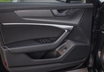 Подержанный автомобиль Audi A6 Wagon 2019 года (26 фото)