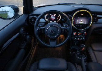 Подержанный автомобиль MINI Hatch 2021 года (9 фото)