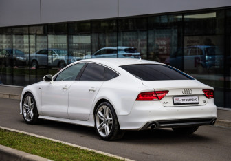 Подержанный автомобиль Audi A7 2011 года (8 фото)