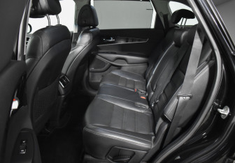 Подержанный автомобиль Kia Sorento 2016 года (11 фото)