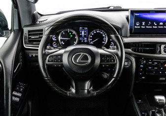 Подержанный автомобиль Lexus LX 2019 года (14 фото)