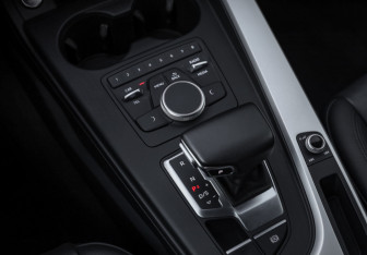 Подержанный автомобиль Audi A4 Sedan 2018 года (19 фото)
