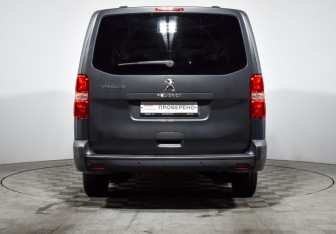 Подержанный автомобиль Peugeot Traveller 2020 года (6 фото)