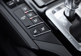 Подержанный автомобиль Porsche Cayenne 2015 года (16 фото)