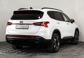Подержанный автомобиль Hyundai Santa Fe 2022 года (6 фото)