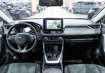 Подержанный автомобиль Toyota RAV4 2022 года (23 фото)