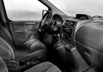 Подержанный автомобиль Peugeot Expert 2015 года (12 фото)