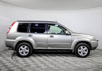 Подержанный автомобиль Nissan X-Trail 2006 года (4 фото)
