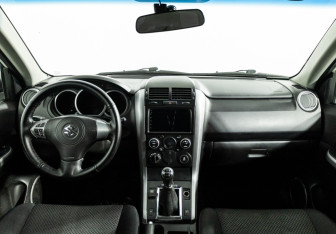 Подержанный автомобиль Suzuki Grand Vitara 2011 года (13 фото)
