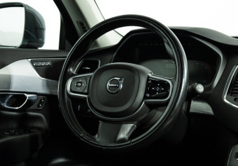 Подержанный автомобиль Volvo XC90 2019 года (15 фото)