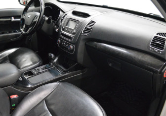 Подержанный автомобиль Kia Sorento 2017 года (12 фото)