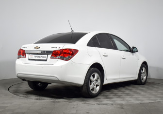 Подержанный автомобиль Chevrolet Cruze Sedan 2011 года (5 фото)