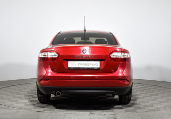 Подержанный автомобиль Renault Fluence 2011 года (6 фото)