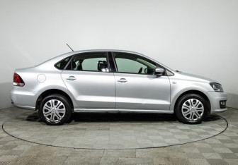 Подержанный автомобиль Volkswagen Polo Sedan 2016 года (4 фото)