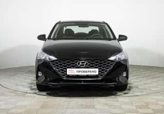 Подержанный автомобиль Hyundai Solaris Sedan 2021 года (2 фото)