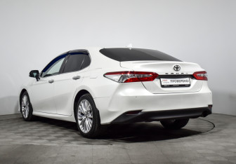 Подержанный автомобиль Toyota Camry Sedan 2018 года (7 фото)