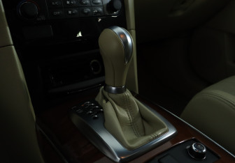 Подержанный автомобиль Infiniti QX70 2013 года (20 фото)