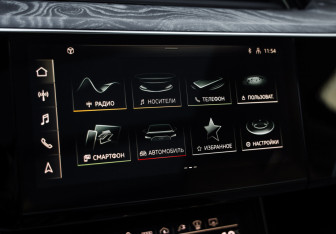 Подержанный автомобиль Audi e-tron 2021 года (21 фото)