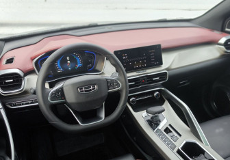 Подержанный автомобиль Geely Coolray 2023 года (20 фото)