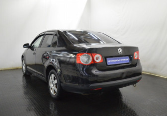 Подержанный автомобиль Volkswagen Jetta Sedan 2007 года (7 фото)