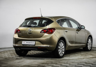 Подержанный автомобиль Opel Astra Hatchback 2013 года (5 фото)