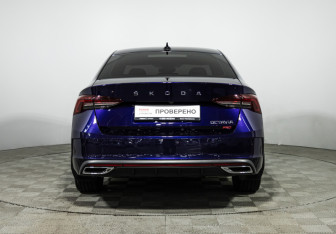 Подержанный автомобиль Skoda Octavia Liftback 2023 года (6 фото)