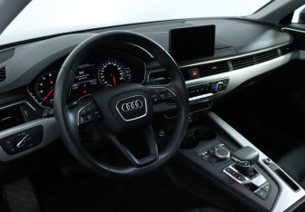 Подержанный автомобиль Audi A4 Sedan 2018 года (15 фото)