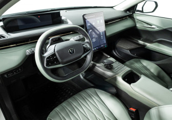 Подержанный автомобиль Changan Lamore 2023 года (11 фото)