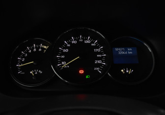 Подержанный автомобиль Renault Fluence 2012 года (17 фото)