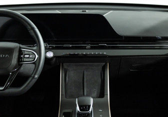 Подержанный автомобиль Omoda C5 2023 года (14 фото)