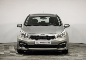 Подержанный автомобиль Kia Ceed Hatchback 2015 года (2 фото)