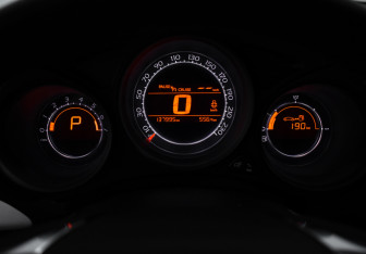 Подержанный автомобиль Citroen C4 Sedan 2014 года (17 фото)