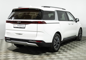 Подержанный автомобиль Kia Carnival 2021 года (5 фото)